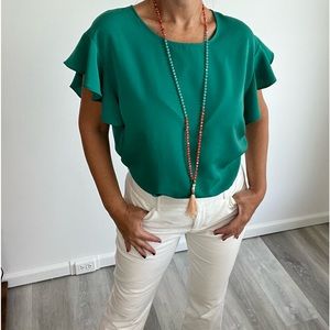 Beautiful green blouse loose-fitting, perfect for work or just regular dinner